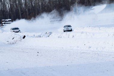 Petropavlovsk, Kazakistan - 6 Mart 2016: Fincan Urallar, Sibirya ve Kazakistan kış parça yarış. Yarış pisti Bishkul Kuzey Kazakistan 2016.