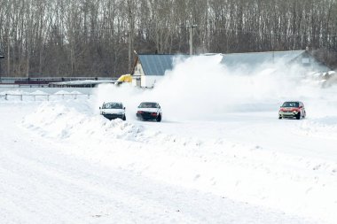Petropavlovsk, Kazakistan - 6 Mart 2016: Fincan Urallar, Sibirya ve Kazakistan kış parça yarış. Yarış pisti Bishkul Kuzey Kazakistan 2016.