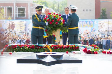 Shymkent, Kazakistan 9 Mayıs 2017: Ölümsüz alayı. Halk festivaller insan. Büyük Vatanseverlik Savaşı 1941-1945, Kızıl Ordu ve Sovyet halkının Zafer Bayramı.