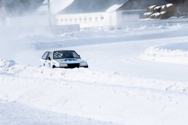 Petropavlovsk, Kazakistan - 6 Mart 2016: Fincan Urallar, Sibirya ve Kazakistan kış parça yarış. Yarış pisti Bishkul Kuzey Kazakistan 2016.