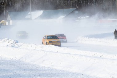 Petropavlovsk, Kazakistan - 6 Mart 2016: Fincan Urallar, Sibirya ve Kazakistan kış parça yarış. Yarış pisti Bishkul Kuzey Kazakistan 2016.