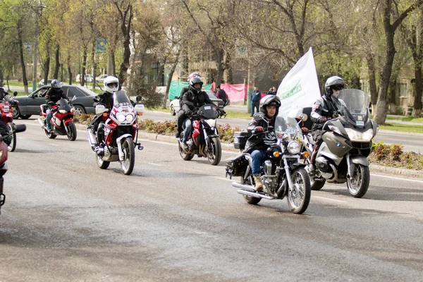 Shymkent, Kazakistan - 15 Şubat 2017: Motosiklet motorcu sezon açılış 15 Mart 2017 yılında Çimkent