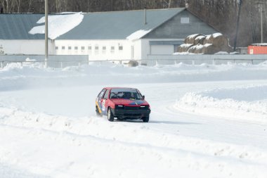 Petropavlovsk, Kazakistan - 6 Mart 2016: Fincan Urallar, Sibirya ve Kazakistan kış parça yarış. Yarış pisti Bishkul Kuzey Kazakistan 2016.