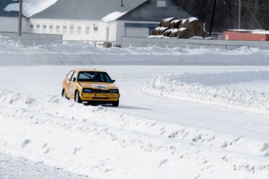 Petropavlovsk, Kazakistan - 6 Mart 2016: Fincan Urallar, Sibirya ve Kazakistan kış parça yarış. Yarış pisti Bishkul Kuzey Kazakistan 2016.