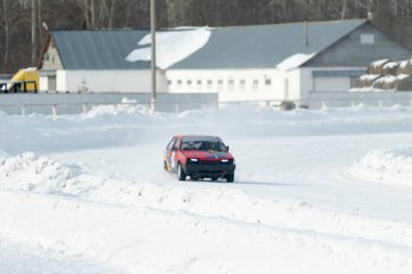 Petropavlovsk, Kazakistan - 6 Mart 2016: Fincan Urallar, Sibirya ve Kazakistan kış parça yarış. Yarış pisti Bishkul Kuzey Kazakistan 2016.