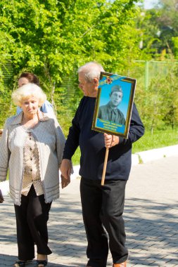 Shymkent, Kazakistan 9 Mayıs 2017: Ölümsüz alayı. Halk festivaller insan. Büyük Vatanseverlik Savaşı 1941-1945, Kızıl Ordu ve Sovyet halkının Zafer Bayramı.