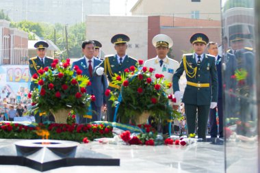 Shymkent, Kazakistan 9 Mayıs 2017: Ölümsüz alayı. Halk festivaller insan. Büyük Vatanseverlik Savaşı 1941-1945, Kızıl Ordu ve Sovyet halkının Zafer Bayramı.