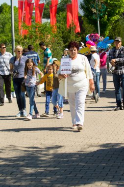 Shymkent, Kazakistan 9 Mayıs 2017: Ölümsüz alayı. Halk festivaller insan. Büyük Vatanseverlik Savaşı 1941-1945, Kızıl Ordu ve Sovyet halkının Zafer Bayramı.