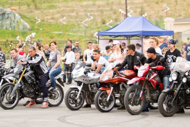 Shymkent, Kazakistan - 15 Şubat 2017: Motosiklet motorcu sezon açılış 15 Mart 2017 yılında Çimkent