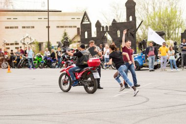 Shymkent, Kazakistan - 15 Şubat 2017: Motosiklet motorcu sezon açılış 15 Mart 2017 yılında Çimkent