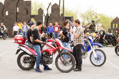 Shymkent, Kazakistan - 15 Şubat 2017: Motosiklet motorcu sezon açılış 15 Mart 2017 yılında Çimkent