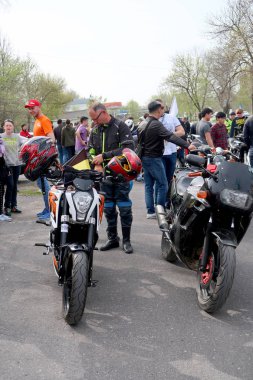 Çimkent, Kazakistan - 15 Nisan 2017: Motorcu sezon açılış 15 Nisan 2017 yılında Çimkent, motosiklet