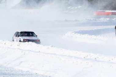 Petropavlovsk, Kazakistan - 6 Mart 2016: Fincan Urallar, Sibirya ve Kazakistan kış parça yarış. Yarış pisti Bishkul Kuzey Kazakistan 2016.