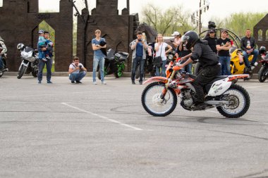 Shymkent, Kazakistan - 15 Şubat 2017: Motosiklet motorcu sezon açılış 15 Mart 2017 yılında Çimkent