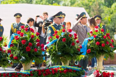 Shymkent, Kazakistan 9 Mayıs 2017: Ölümsüz alayı. Halk festivaller insan. Büyük Vatanseverlik Savaşı 1941-1945, Kızıl Ordu ve Sovyet halkının Zafer Bayramı.
