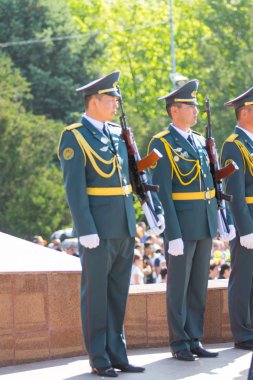 Shymkent, Kazakistan 9 Mayıs 2017: Ölümsüz alayı. Halk festivaller insan. Büyük Vatanseverlik Savaşı 1941-1945, Kızıl Ordu ve Sovyet halkının Zafer Bayramı.