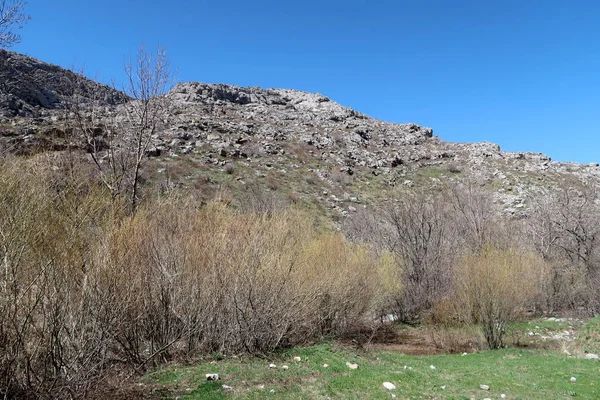 Dağlar taşlar, hills, çayırlar, bahar manzara