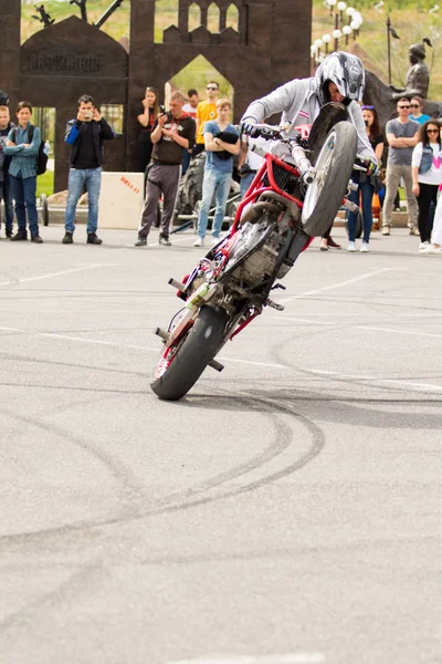 Shymkent, Kazakistan - 15 Şubat 2017: Motosiklet motorcu sezon açılış 15 Mart 2017 yılında Çimkent