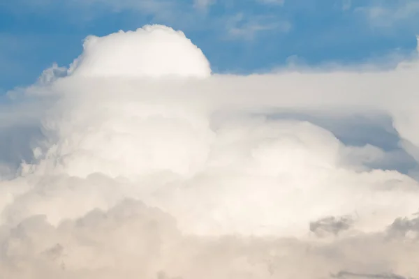 Nuvens Brancas Poderosamente Cumulus Céu Cumulonimbus — Fotografia de Stock