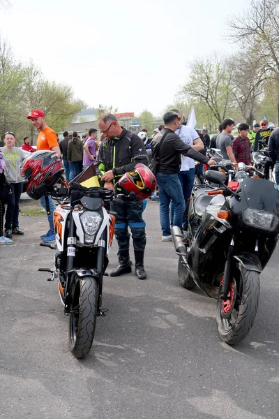 Çimkent, Kazakistan - 15 Nisan 2017: Motorcu sezon açılış 15 Nisan 2017 yılında Çimkent, motosiklet