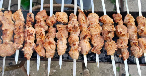 Espetos Carne Espetos São Cozidos Carvão Vegetal — Fotografia de Stock