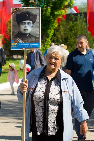 シムケント カザフスタン 2017 不滅の連隊 の民俗祝祭 1941 1945 年の大祖国戦争で赤い軍隊およびソビエト人々 の勝利の饗宴 — ストック写真