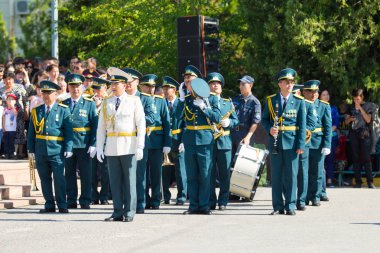 Shymkent, Kazakistan 9 Mayıs 2017: Ölümsüz alayı. Halk festivaller insan. Büyük Vatanseverlik Savaşı 1941-1945, Kızıl Ordu ve Sovyet halkının Zafer Bayramı.
