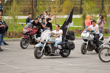 Shymkent, Kazakistan - 15 Şubat 2017: Motosiklet motorcu sezon açılış 15 Mart 2017 yılında Çimkent