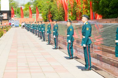 Shymkent, Kazakistan 9 Mayıs 2017: Ölümsüz alayı. Halk festivaller insan. Büyük Vatanseverlik Savaşı 1941-1945, Kızıl Ordu ve Sovyet halkının Zafer Bayramı.