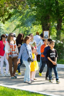 Shymkent, Kazakistan 9 Mayıs 2017: Ölümsüz alayı. Halk festivaller insan. Büyük Vatanseverlik Savaşı 1941-1945, Kızıl Ordu ve Sovyet halkının Zafer Bayramı.