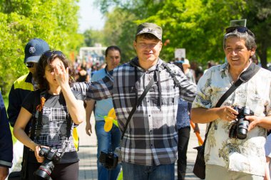 Shymkent, Kazakistan 9 Mayıs 2017: Ölümsüz alayı. Halk festivaller insan. Büyük Vatanseverlik Savaşı 1941-1945, Kızıl Ordu ve Sovyet halkının Zafer Bayramı.
