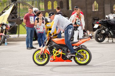 Shymkent, Kazakistan - 15 Şubat 2017: Motosiklet motorcu sezon açılış 15 Mart 2017 yılında Çimkent