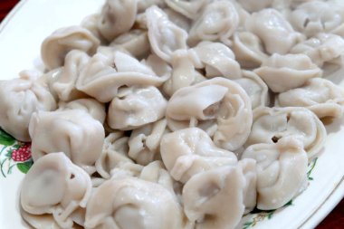 Bir tabakta yemek köfte