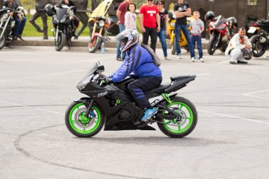 Shymkent, Kazakistan - 15 Şubat 2017: Motosiklet motorcu sezon açılış 15 Mart 2017 yılında Çimkent