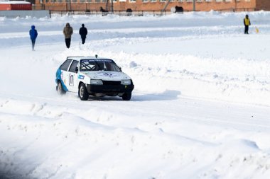 Petropavlovsk, Kazakistan - 6 Mart 2016: Fincan Urallar, Sibirya ve Kazakistan kış parça yarış. Yarış pisti Bishkul Kuzey Kazakistan 2016.