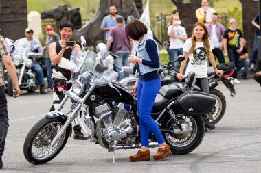 Shymkent, Kazakistan - 15 Şubat 2017: Motosiklet motorcu sezon açılış 15 Mart 2017 yılında Çimkent