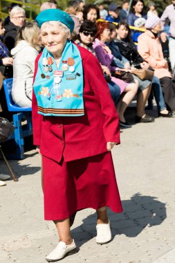 Petropavlovsk 7 Mayıs 2016: Resmi tatil. Defender'ı vatan günün Kazakistan'da 7 Mayıs kutladı. Asker ve askeri. Toplu kutlamalar insanlar.