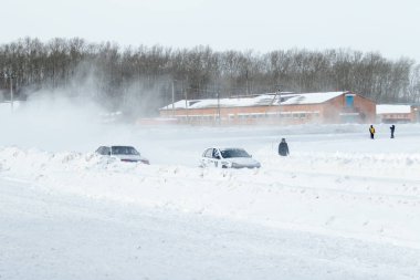 Petropavlovsk, Kazakistan - 6 Mart 2016: Fincan Urallar, Sibirya ve Kazakistan kış parça yarış. Yarış pisti Bishkul Kuzey Kazakistan 2016.