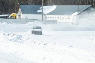 Petropavlovsk, Kazakistan - 6 Mart 2016: Fincan Urallar, Sibirya ve Kazakistan kış parça yarış. Yarış pisti Bishkul Kuzey Kazakistan 2016.