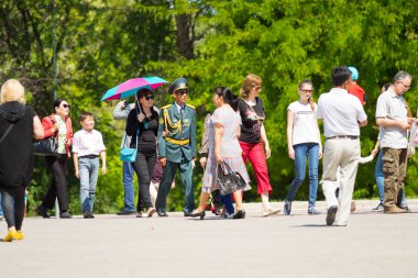 Shymkent, Kazakistan 9 Mayıs 2017: Ölümsüz alayı. Halk festivaller insan. Büyük Vatanseverlik Savaşı 1941-1945, Kızıl Ordu ve Sovyet halkının Zafer Bayramı.