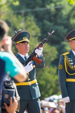 Shymkent, Kazakistan 9 Mayıs 2017: Ölümsüz alayı. Halk festivaller insan. Büyük Vatanseverlik Savaşı 1941-1945, Kızıl Ordu ve Sovyet halkının Zafer Bayramı.