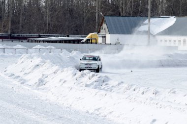 Petropavlovsk, Kazakistan - 6 Mart 2016: Fincan Urallar, Sibirya ve Kazakistan kış parça yarış. Yarış pisti Bishkul Kuzey Kazakistan 2016.