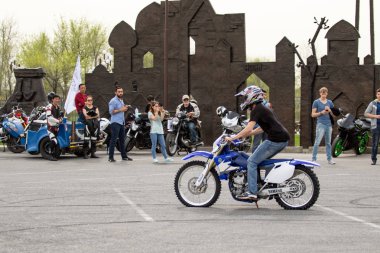 Shymkent, Kazakistan - 15 Şubat 2017: Motosiklet motorcu sezon açılış 15 Mart 2017 yılında Çimkent