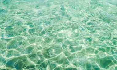 Su havuzu arka planda