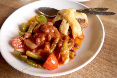 Salad seaweed cabbage aubergine pepper onion