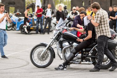 Shymkent, Kazakistan - 15 Şubat 2017: Motosiklet motorcu sezon açılış 15 Mart 2017 yılında Çimkent