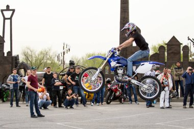 Shymkent, Kazakistan - 15 Şubat 2017: Motosiklet motorcu sezon açılış 15 Mart 2017 yılında Çimkent