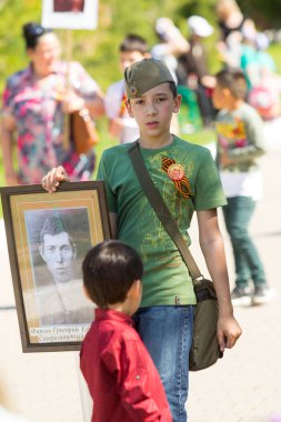 Shymkent, Kazakistan 9 Mayıs 2017: Ölümsüz alayı. Halk festivaller insan. Büyük Vatanseverlik Savaşı 1941-1945, Kızıl Ordu ve Sovyet halkının Zafer Bayramı.