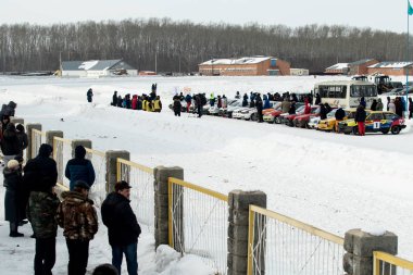 Petropavlovsk, Kazakistan - 6 Mart 2016: Fincan Urallar, Sibirya ve Kazakistan kış parça yarış. Yarış pisti Bishkul Kuzey Kazakistan 2016.