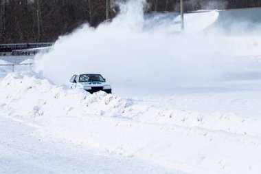 Petropavlovsk, Kazakistan - 6 Mart 2016: Fincan Urallar, Sibirya ve Kazakistan kış parça yarış. Yarış pisti Bishkul Kuzey Kazakistan 2016.